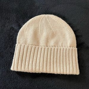 Beige beanie hat! One size. Great condition!